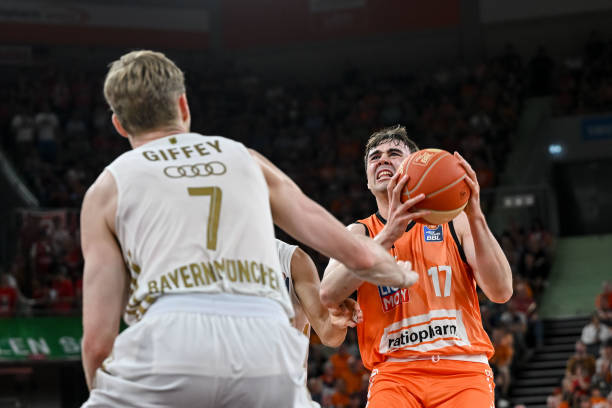 不断增大 不断增大